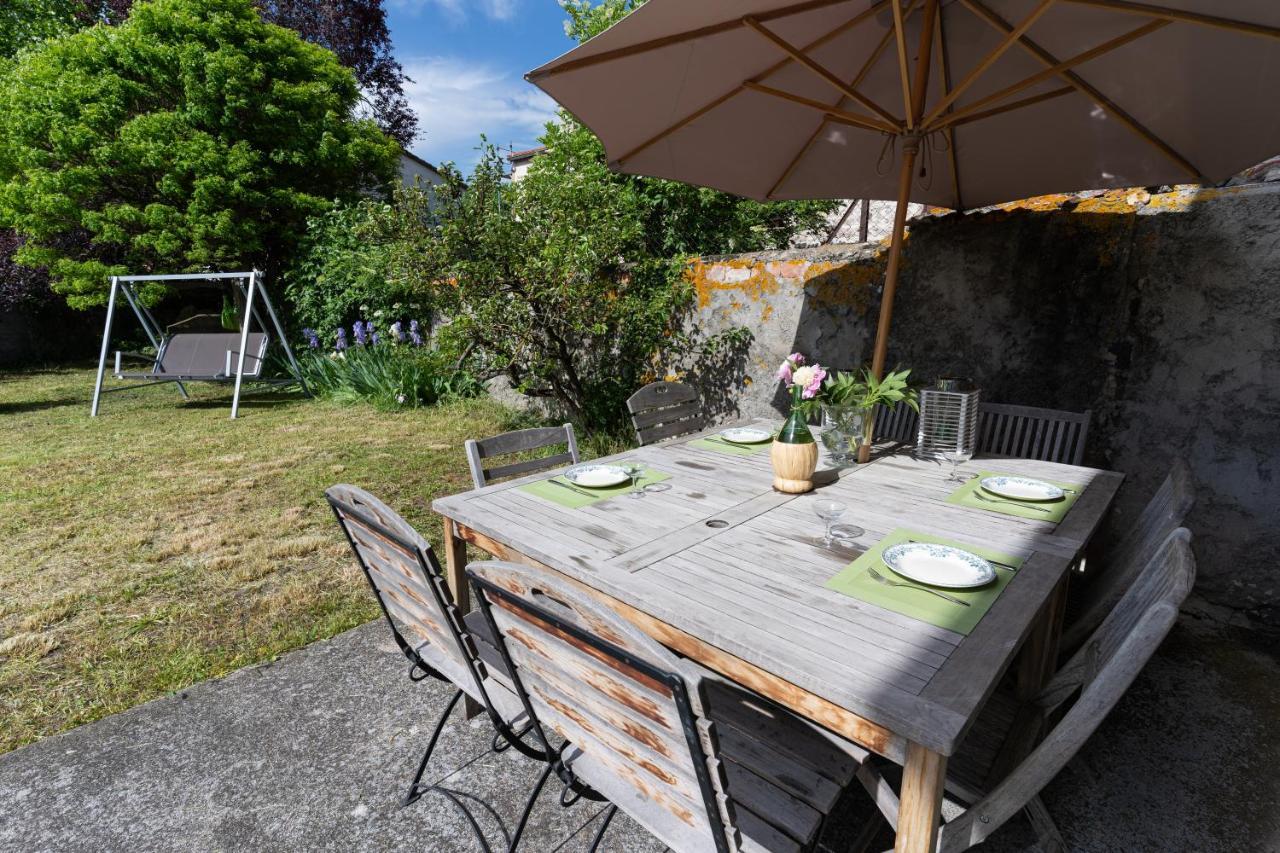 Les pieds dans l herbe Meilhaud Extérieur photo